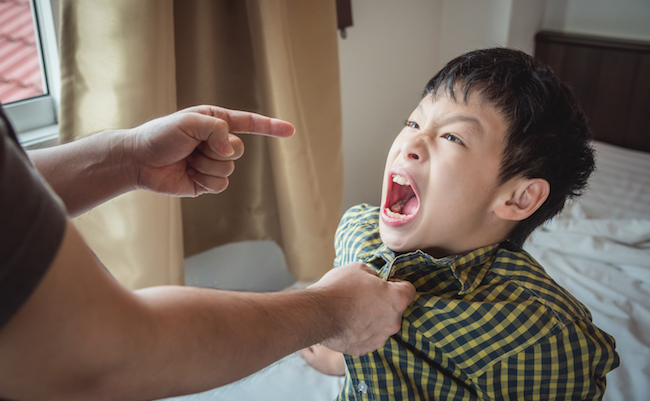 「はげ、はげ、はげは嫌い」と歌った小学6年生にラリアット 55歳無職男に「器が小さい」の声😲